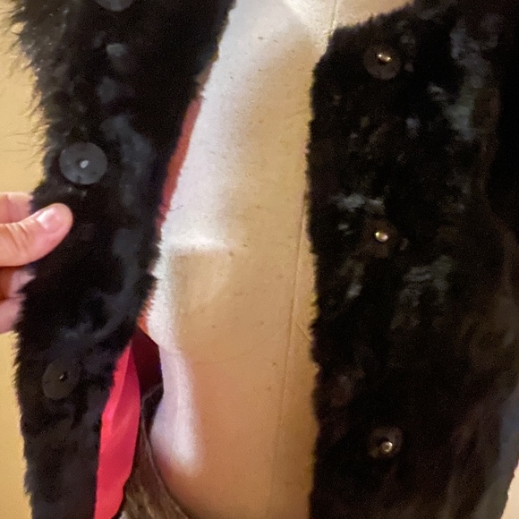 BRAND NEW black faux fur vest ๐ค - Picture 5 of 9